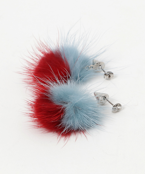 SLY（スライ）の「BI COLOR FUR PIERCE（ピアス（両耳用）・レディース・サックスブルー/イエロー系その他・FREE）」の3枚目の写真