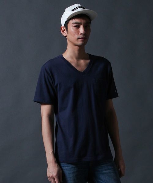 Champion（チャンピオン）の「【Champion】無地VネックTシャツ（Tシャツ/カットソー・メンズ・ダークグレー/グレー/ブラック/グリーン/ネイビー/ホワイト・SMALL/LARGE/MEDIUM/X-LARGE）」の6枚目の写真