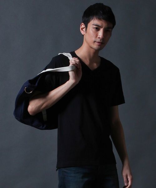 Champion（チャンピオン）の「【Champion】無地VネックTシャツ（Tシャツ/カットソー・メンズ・ダークグレー/グレー/ブラック/グリーン/ネイビー/ホワイト・SMALL/LARGE/MEDIUM/X-LARGE）」の3枚目の写真