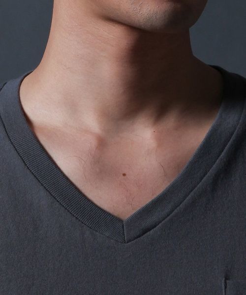 Champion（チャンピオン）の「【Champion】無地VネックTシャツ（Tシャツ/カットソー・メンズ・ダークグレー/グレー/ブラック/グリーン/ネイビー/ホワイト・SMALL/LARGE/MEDIUM/X-LARGE）」の11枚目の写真