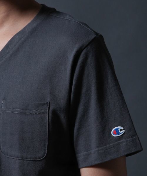 Champion（チャンピオン）の「【Champion】無地VネックTシャツ（Tシャツ/カットソー・メンズ・ダークグレー/グレー/ブラック/グリーン/ネイビー/ホワイト・SMALL/LARGE/MEDIUM/X-LARGE）」の12枚目の写真