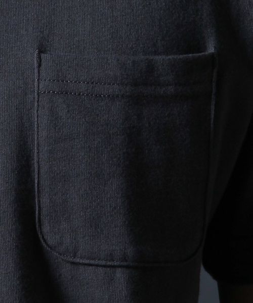 Champion（チャンピオン）の「【Champion】無地VネックTシャツ（Tシャツ/カットソー・メンズ・ダークグレー/グレー/ブラック/グリーン/ネイビー/ホワイト・SMALL/LARGE/MEDIUM/X-LARGE）」の7枚目の写真