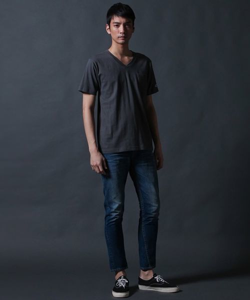 Champion（チャンピオン）の「【Champion】無地VネックTシャツ（Tシャツ/カットソー・メンズ・ダークグレー/グレー/ブラック/グリーン/ネイビー/ホワイト・SMALL/LARGE/MEDIUM/X-LARGE）」の9枚目の写真