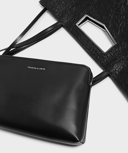 CHARLES & KEITH（チャールズ & キース）の「カットアウトディテールトートバック/CUT-OUT DETAIL TOTE BAG（トートバッグ・レディース・ブラック/レッド・XL）」の4枚目の写真