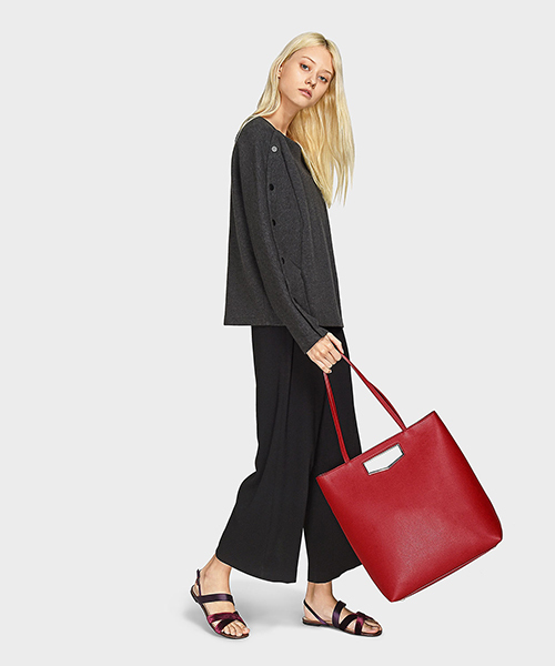 CHARLES & KEITH（チャールズ & キース）の「カットアウトディテールトートバック/CUT-OUT DETAIL TOTE BAG（トートバッグ・レディース・ブラック/レッド・XL）」の12枚目の写真