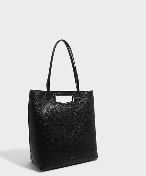 CHARLES & KEITH（チャールズ & キース）の「カットアウトディテールトートバック/CUT-OUT DETAIL TOTE BAG（トートバッグ・レディース・ブラック/レッド・XL）」の11枚目の写真