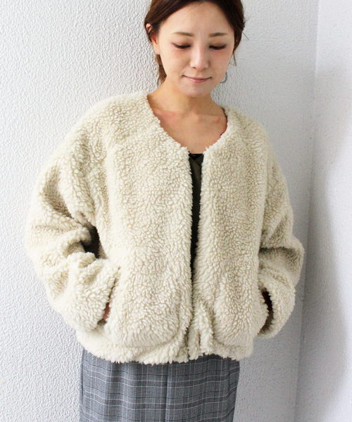 ottilie（オティーリエ）の「（ＷＥＢ限定）ミリタリーボアショートブルゾン（ブルゾン・レディース・グレー/オフホワイト/カーキ・FREE）」の7枚目の写真