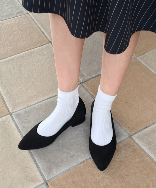 RiiiKa(リーカ)の「【RiiiKa/リーカ】ポインテッドトゥローヒールパンプス(パンプス・レディース・ブルー/ピンク/イエロー/ベージュ/ブラック・S/L/LL/M)」の2枚目の写真