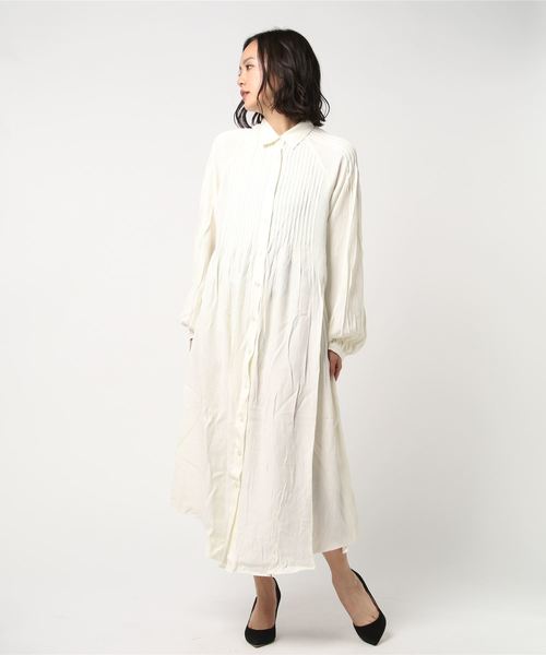 MOUSSY(マウジー)の「PIN TUCK SHIRT DRESS(ワンピース・レディース・ブラック/オフホワイト/ライトベージュ・FREE)」の4枚目の写真