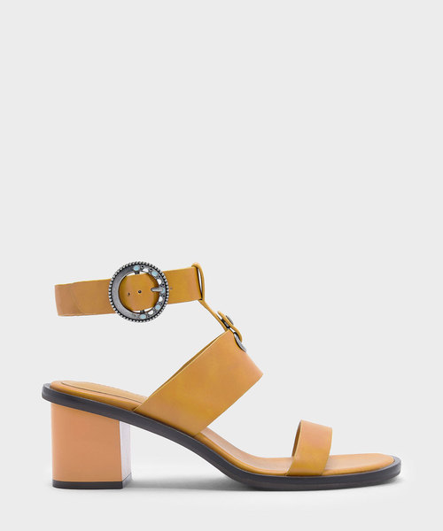 CHARLES & KEITH(チャールズ & キース)の「アンクルストラップヒールサンダル / ANKLE STRAP HEELED SANDALS(サンダル・レディース・マスタード/ブラック・23cm/24.5cm/23.5cm/25cm)」の1枚目の写真