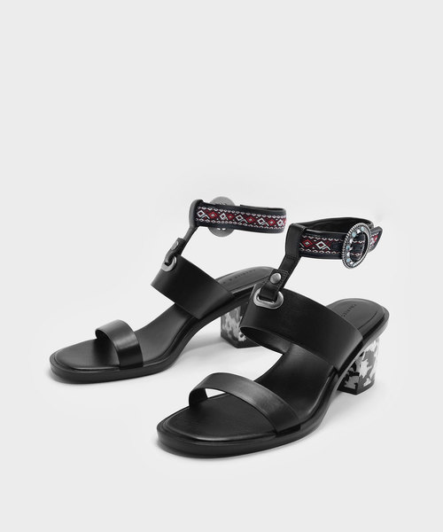CHARLES & KEITH(チャールズ & キース)の「アンクルストラップヒールサンダル / ANKLE STRAP HEELED SANDALS(サンダル・レディース・マスタード/ブラック・23cm/24.5cm/23.5cm/25cm)」の4枚目の写真