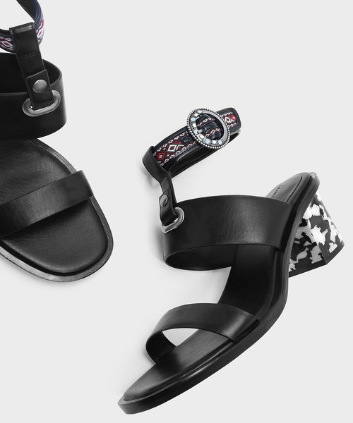 CHARLES & KEITH(チャールズ & キース)の「アンクルストラップヒールサンダル / ANKLE STRAP HEELED SANDALS(サンダル・レディース・マスタード/ブラック・23cm/24.5cm/23.5cm/25cm)」の6枚目の写真