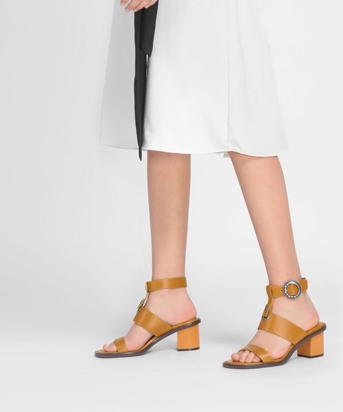 CHARLES & KEITH(チャールズ & キース)の「アンクルストラップヒールサンダル / ANKLE STRAP HEELED SANDALS(サンダル・レディース・マスタード/ブラック・23cm/24.5cm/23.5cm/25cm)」の9枚目の写真