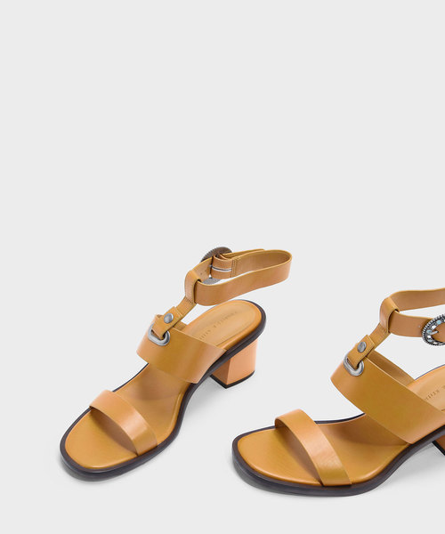 CHARLES & KEITH(チャールズ & キース)の「アンクルストラップヒールサンダル / ANKLE STRAP HEELED SANDALS(サンダル・レディース・マスタード/ブラック・23cm/24.5cm/23.5cm/25cm)」の12枚目の写真