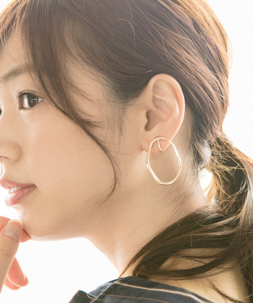 GLOBAL WORK（グローバルワーク）の「ラインイヤリング（イヤリング・レディース・ゴールド/その他/ライトグレー/ゴールド系その他・FREE）」の4枚目の写真