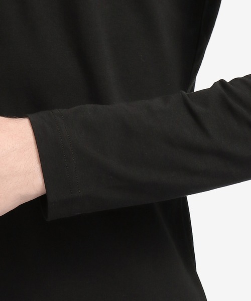 TOMMY HILFIGER(トミーヒルフィガー)の「【オンライン限定】トミーヒルフィガー ワンポイントロゴロングスリーブTシャツ(Tシャツ/カットソー・メンズ・ホワイト/ブラック/ネイビー・SMALL/MEDIUM/LARGE/X-LARGE)」の5枚目の写真