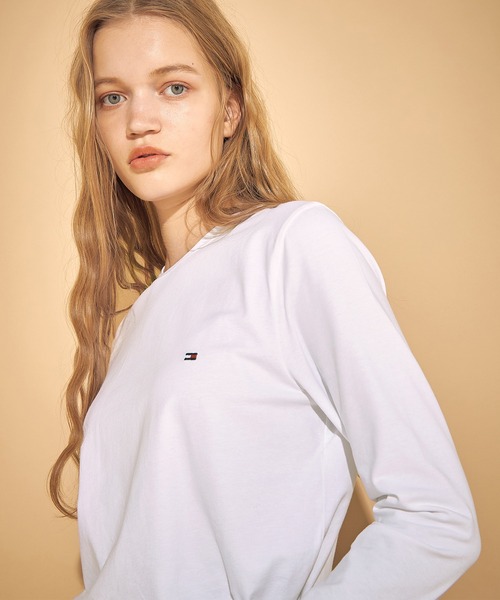 TOMMY HILFIGER(トミーヒルフィガー)の「【オンライン限定】トミーヒルフィガー ワンポイントロゴロングスリーブTシャツ(Tシャツ/カットソー・メンズ・ホワイト/ブラック/ネイビー・SMALL/MEDIUM/LARGE/X-LARGE)」の19枚目の写真