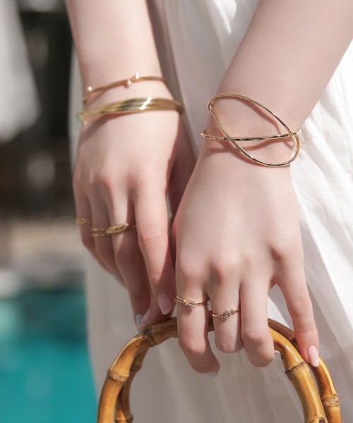 Phoebe（フィービィー）の「グリッターワイドカフバングル＜動画あり>（バングル/リストバンド・レディース・ゴールド/シルバー・FREE）」の3枚目の写真