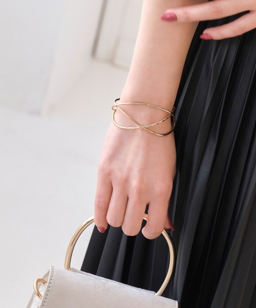 Phoebe（フィービィー）の「グリッターワイドカフバングル＜動画あり>（バングル/リストバンド・レディース・ゴールド/シルバー・FREE）」の4枚目の写真