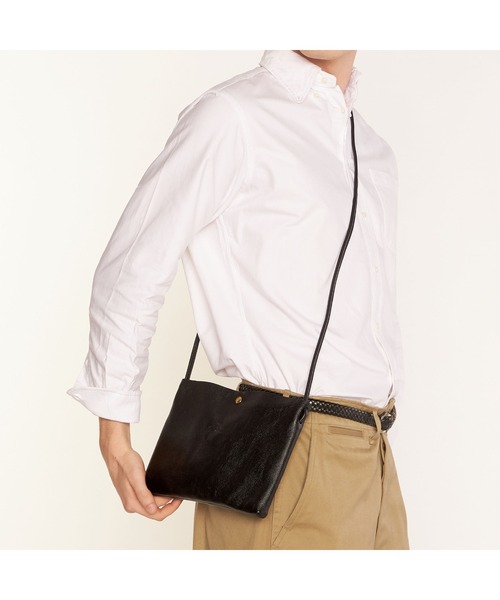 IL BISONTE(イルビゾンテ)の「IL BISONTE / ORIGINAL LEATHER / クロスボディバッグ(ショルダーバッグ・レディース・ナチュラル/ライトブラウン/レッド/ダークブラウン/レンガ/グレー/ブラック/オリーブ/オレンジ/グリーン/ネイビー・FREE)」の21枚目の写真