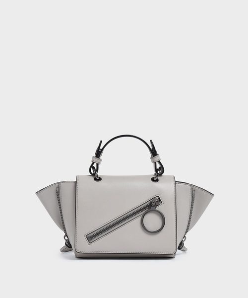 CHARLES & KEITH(チャールズ & キース)の「ジッパーディテール トラペーズバッグ / Zipper Detail Trapeze Bag(ハンドバッグ・レディース・ブラック/バーガンディー/グレー/レッド/イエロー・M)」の2枚目の写真