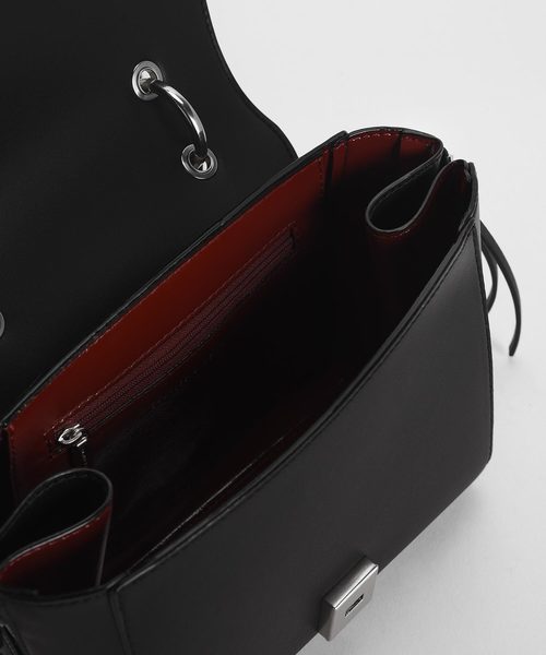 CHARLES & KEITH(チャールズ & キース)の「ジッパーディテール トラペーズバッグ / Zipper Detail Trapeze Bag(ハンドバッグ・レディース・ブラック/バーガンディー/グレー/レッド/イエロー・M)」の19枚目の写真