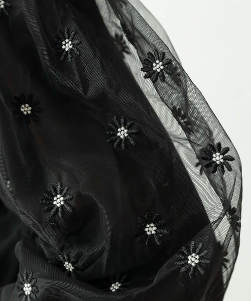 natural couture(ナチュラルクチュール)の「マーガレット刺繍ブラウス(シャツ/ブラウス・レディース・ホワイト/ブラック/ベージュ・FREE)」の7枚目の写真