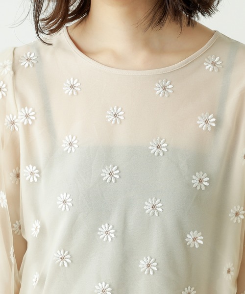 natural couture(ナチュラルクチュール)の「マーガレット刺繍ブラウス(シャツ/ブラウス・レディース・ホワイト/ブラック/ベージュ・FREE)」の17枚目の写真