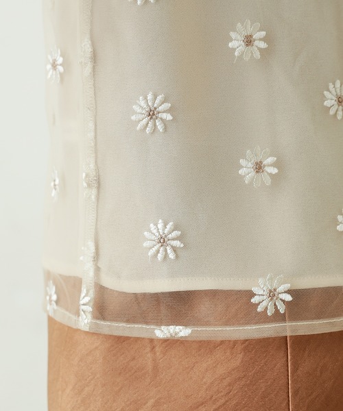 natural couture(ナチュラルクチュール)の「マーガレット刺繍ブラウス(シャツ/ブラウス・レディース・ホワイト/ブラック/ベージュ・FREE)」の20枚目の写真