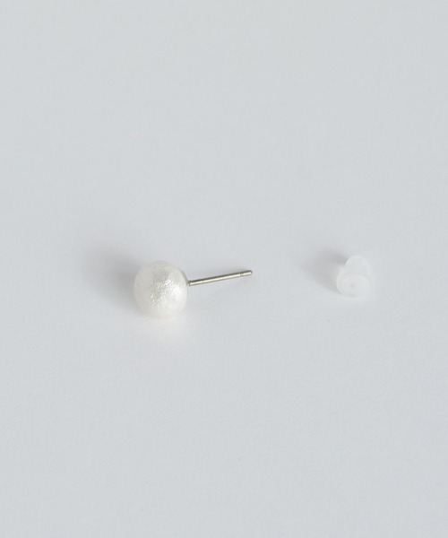 tone(トーン)の「【PAPER ART WORKS】pearl dot S(ピアス(両耳用)・レディース・ホワイト・FREE)」の3枚目の写真