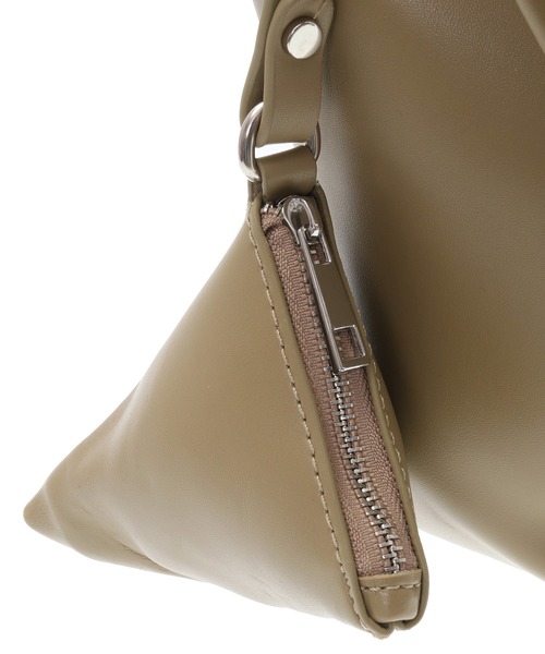The Virgnia（ザ ヴァージニア）の「ミニポーチ付レザーライクバッグ（ショルダーバッグ・レディース・キャメル/カーキ・FREE）」の6枚目の写真
