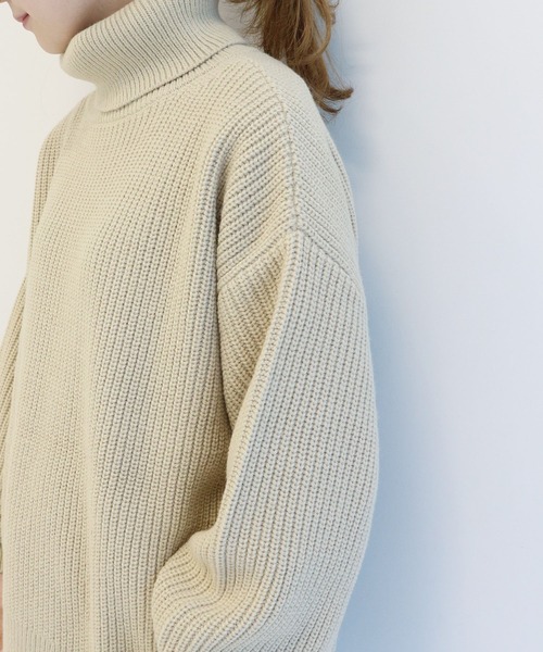 AMERICAN HOLIC（アメリカンホリック）の「片畔ハイネックボリュームニットプルオーバー（ニット/セーター・レディース・アイボリー/グレー/ライトベージュ/ブルー/ブラック・FREE）」の12枚目の写真