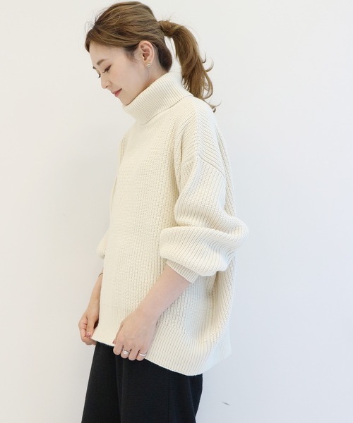 AMERICAN HOLIC（アメリカンホリック）の「片畔ハイネックボリュームニットプルオーバー（ニット/セーター・レディース・アイボリー/グレー/ライトベージュ/ブルー/ブラック・FREE）」の8枚目の写真