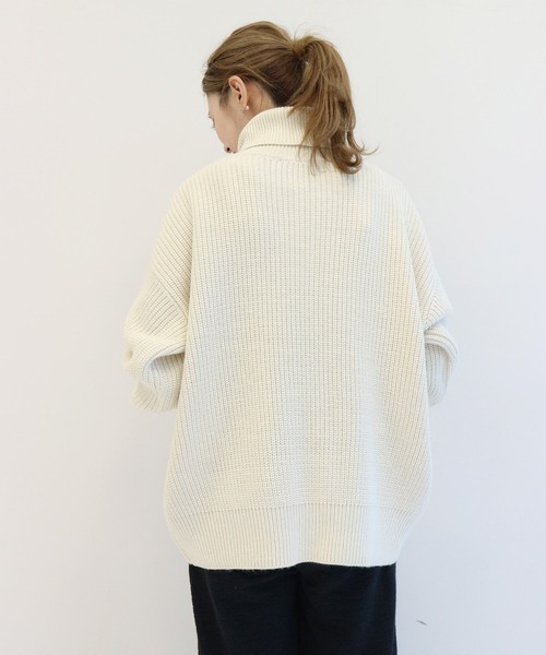 AMERICAN HOLIC（アメリカンホリック）の「片畔ハイネックボリュームニットプルオーバー（ニット/セーター・レディース・アイボリー/グレー/ライトベージュ/ブルー/ブラック・FREE）」の9枚目の写真