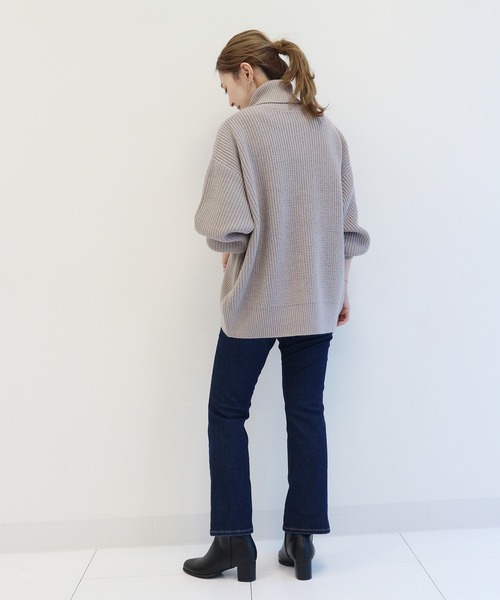 AMERICAN HOLIC（アメリカンホリック）の「片畔ハイネックボリュームニットプルオーバー（ニット/セーター・レディース・アイボリー/グレー/ライトベージュ/ブルー/ブラック・FREE）」の20枚目の写真