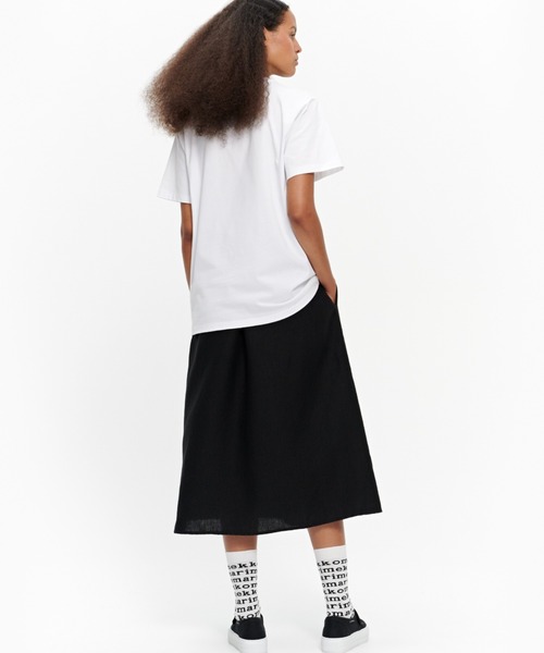 マリメッコ marimekko 【日本限定】Liuske Logo Tシャツ marimekko（マリメッコ）の「【kioski】 LIUSKE UNIKKO