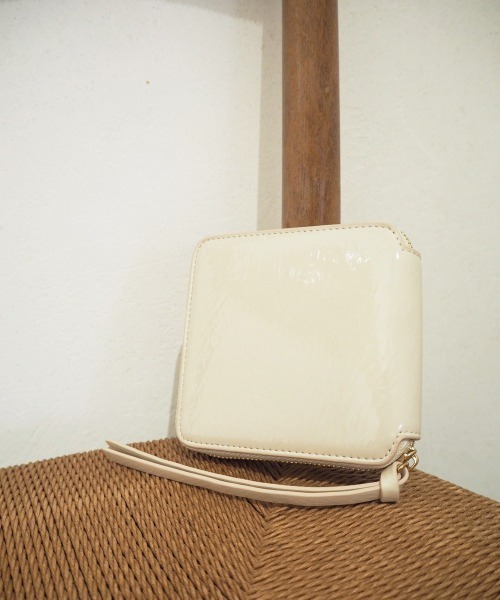TODAYFUL（トゥデイフル）の「レザースクエアウォレット（財布・レディース・アイボリー/オリーブ/バーガンディー/オレンジ・FREE）」の2枚目の写真