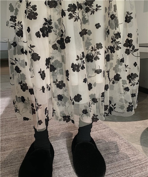 Dream garden（ドリームガーデン）の「花柄チュールスカート（スカート・レディース・ブルー/ブラック/ベージュ・FREE）」の13枚目の写真