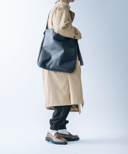 epnok（エプノック）の「BIGショルダーバッグ（ショルダーバッグ・メンズ・ブラック/グレイッシュベージュ/ダークブラウン・FREE）」の16枚目の写真