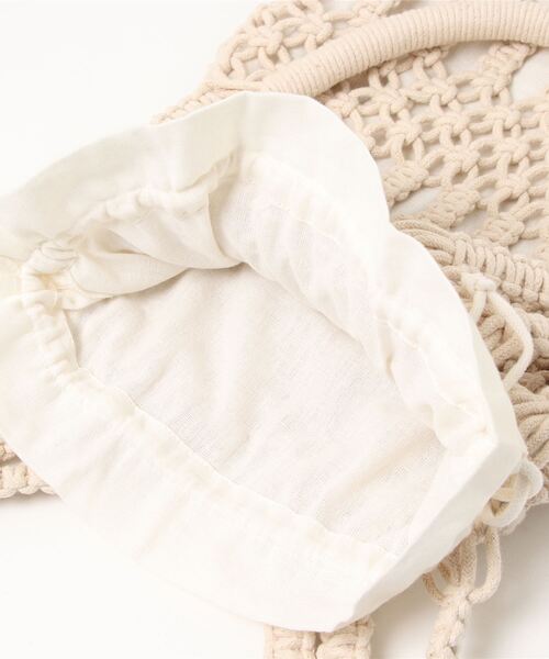 RASVOA(ラスボア)の「【WEB限定】巾着付きマクラメバッグ(ハンドバッグ・レディース・ベージュ/アイボリー・FREE)」の4枚目の写真