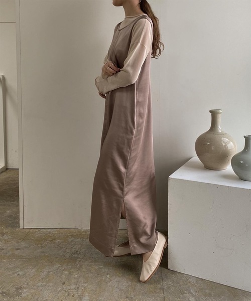 Amiur(エミレ)の「glossy satin ops(ワンピース・レディース・ライトグレー/ライトベージュ・FREE)」の4枚目の写真