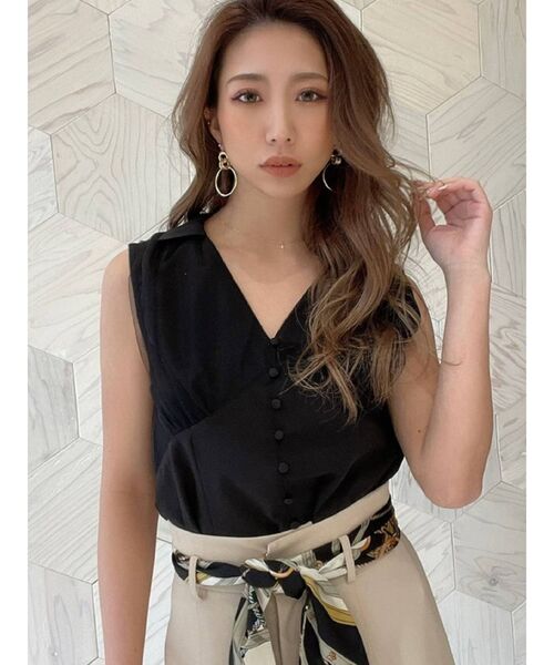 RESEXXY(リゼクシー)の「ノースリーブシャツ(シャツ/ブラウス・レディース・オフホワイト/ブラック/ベージュ・FREE)」の2枚目の写真