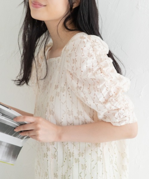 Mysa&Liina（ミーサリーナ）の「フラワーレーススクエアネックプルオーバー（Tシャツ/カットソー・レディース・アイボリー/カーキ/ブラック・M）」の2枚目の写真