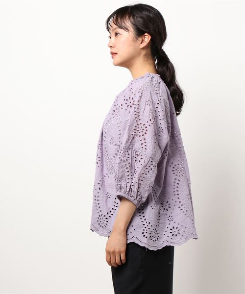 Samansa Mos2（サマンサ モスモス）の「カットワークレース7分袖ブラウス（シャツ/ブラウス・レディース・パープル/ブラウン/ピンク/オフホワイト/チャコール・ﾌﾘ-）」の6枚目の写真