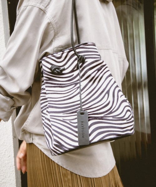 BAYFLOW(ベイフロー)の「アニマルキンチャクバッグ(トートバッグ・レディース・ブラック/ベージュ/ブラウン・FREE)」の2枚目の写真