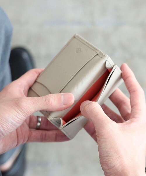 BEAMS HEART(ビームスハート)の「【WEB限定カラーあり】サフィアーノレザー 名刺入れ(ユニセックス)(名刺入れ・メンズ・ブラック/ベージュ/ネイビー/ライトブラウン/その他・ONE SIZE)」の9枚目の写真