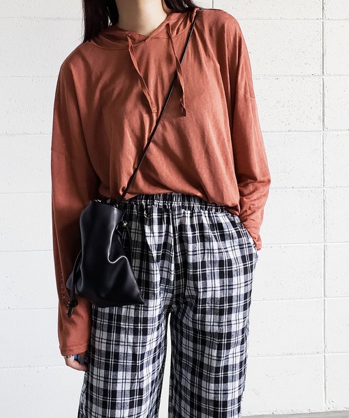 me+em select（ミームセレクト）の「ビッグシルエットフードプルオーバーカットソー（Tシャツ/カットソー・レディース・ピンク/イエロー/オレンジ/ブルー・FREE）」の4枚目の写真