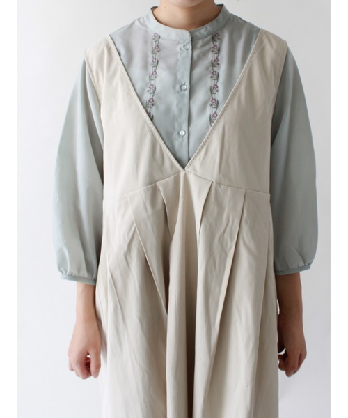 ehka sopo（エヘカソポ）の「バンドカラー刺繍ブラウス（シャツ/ブラウス・レディース・カーキ/オフホワイト/キナリ/グレー・ﾌﾘ-）」の3枚目の写真