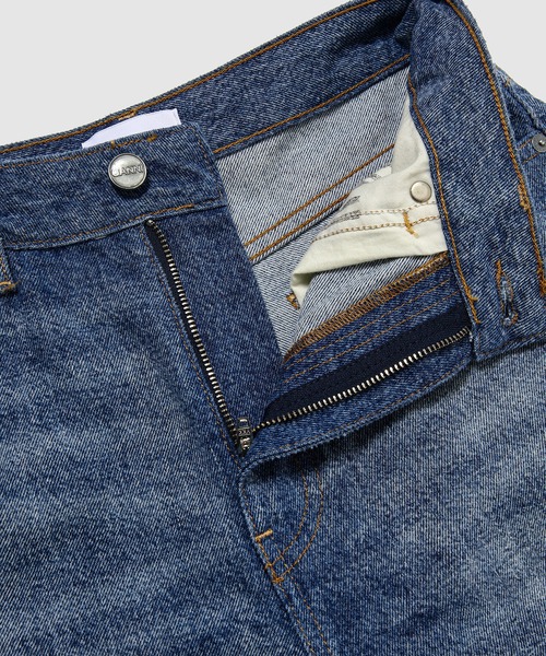 GANNI(ガニー)の「Misy Cropped / Cutline Core(デニムパンツ・レディース・ライトブルー・26/27/28/25/29)」の4枚目の写真