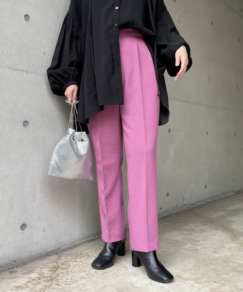 DouDou（ドゥドゥ）の「ソフトテーパードタックパンツ（その他パンツ・レディース・グリーン/ブラック/ピンク/アイボリー・36/38）」の4枚目の写真